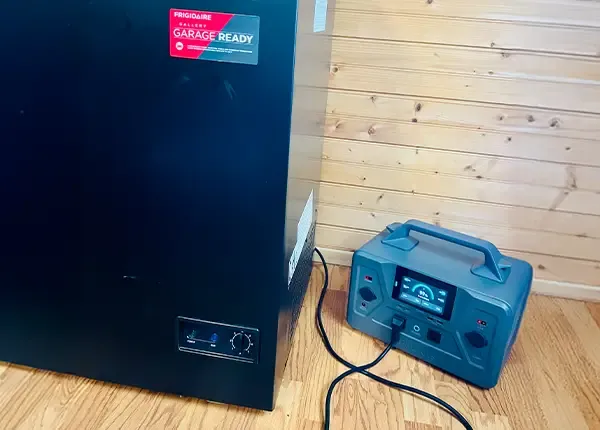 The 4Patriots Patriot Power Generator 1200 powering a mini fridge.