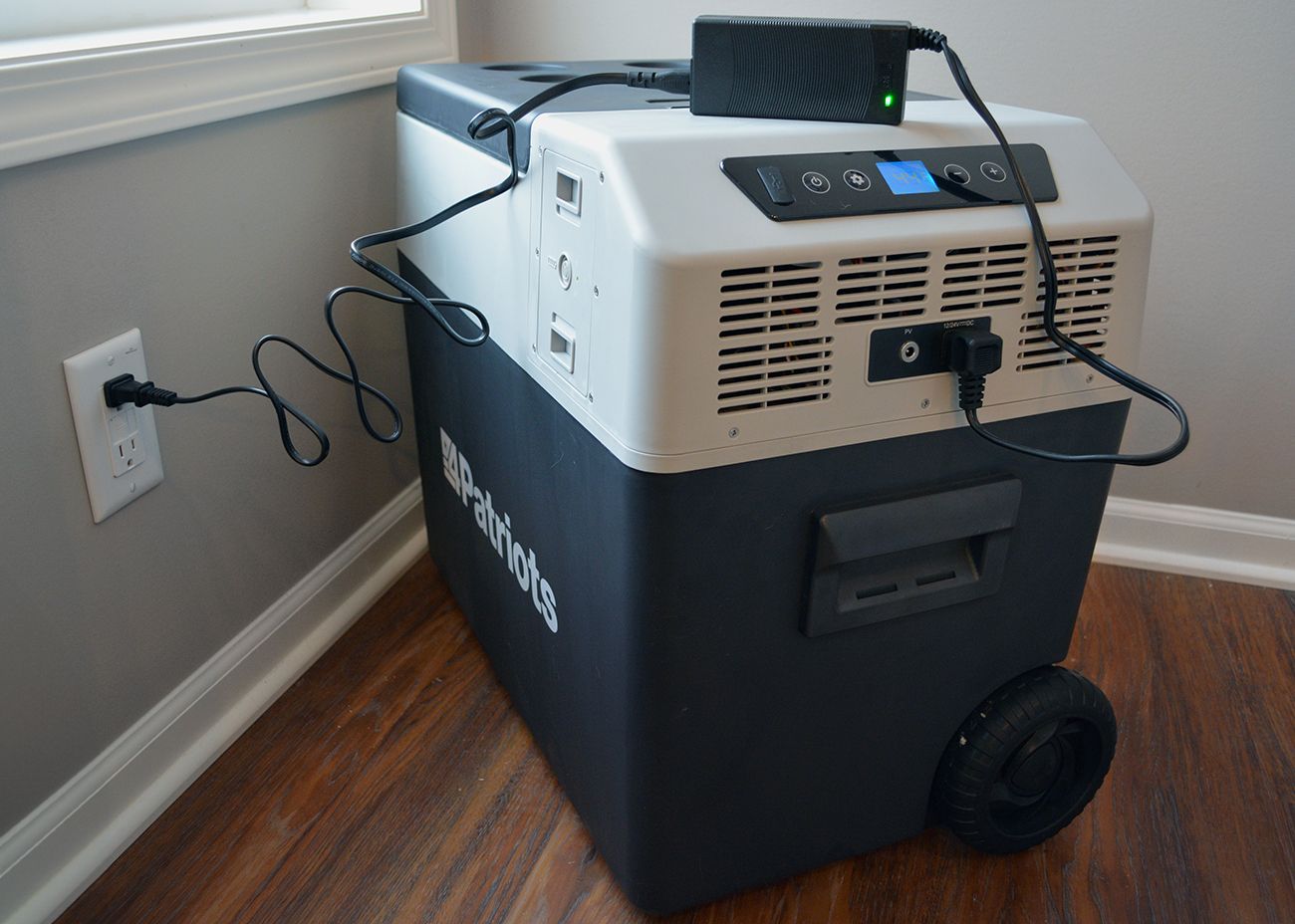 Solar Go-Fridge 3-in-1 Portable Fridge With Battery & Solar Panel